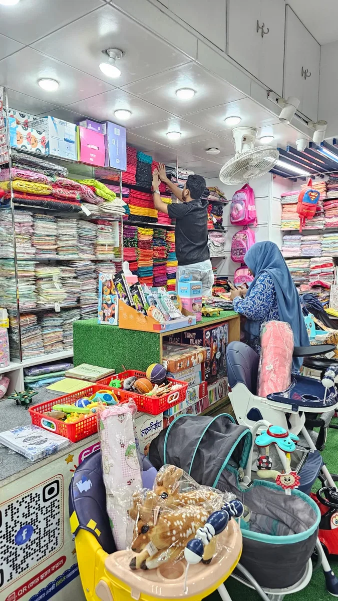 হাতে সেলাই নকশি কাঁথা ও পোশাকের সেকশন